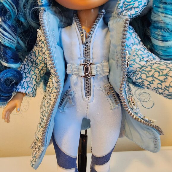 MGA Entertainment Rainbow High Winter Break Skyler Bradshaw Doll w/ Outfit 10.5" - Picture 5 of 12